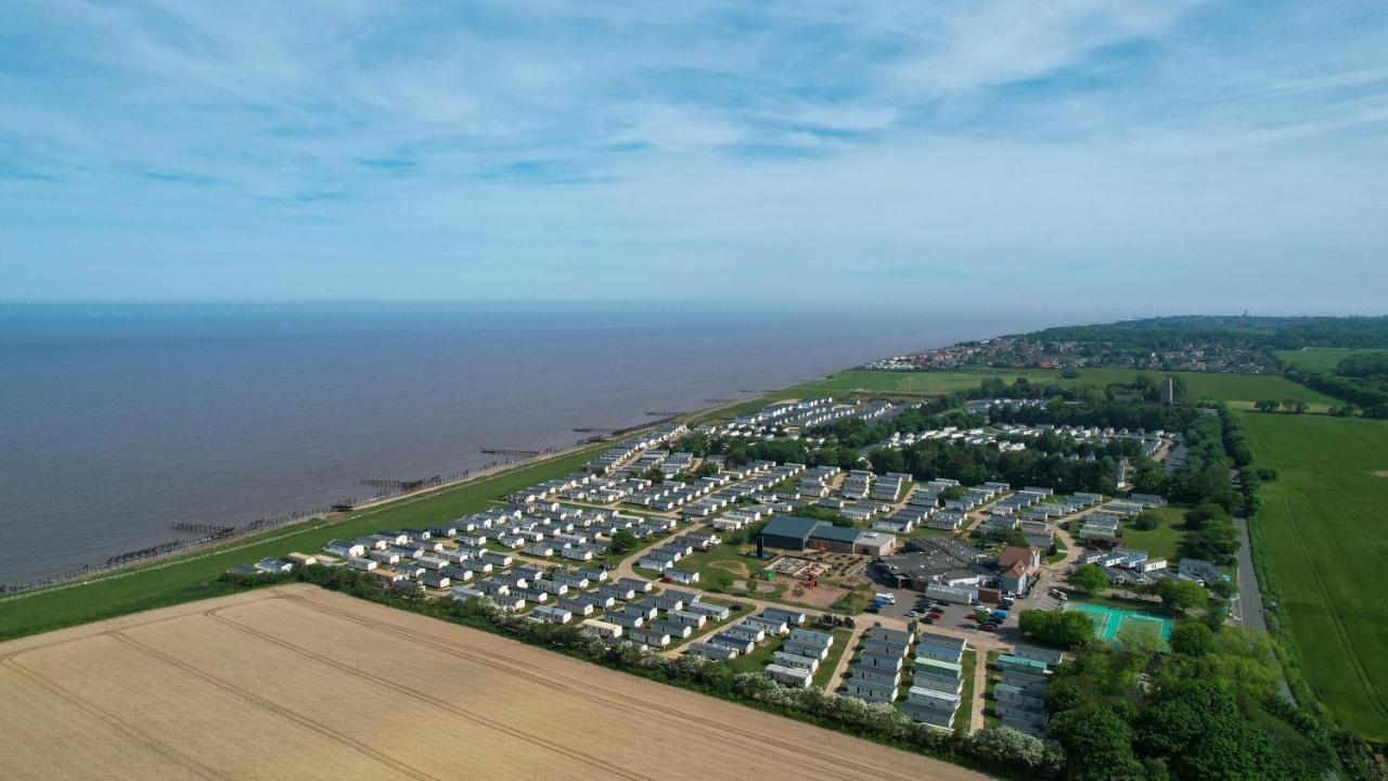 Gorgeous 6 Berth Caravan With Decking And Wi-Fi At Broadland Sands Ref 20377Bs Hopton on Sea Eksteriør billede