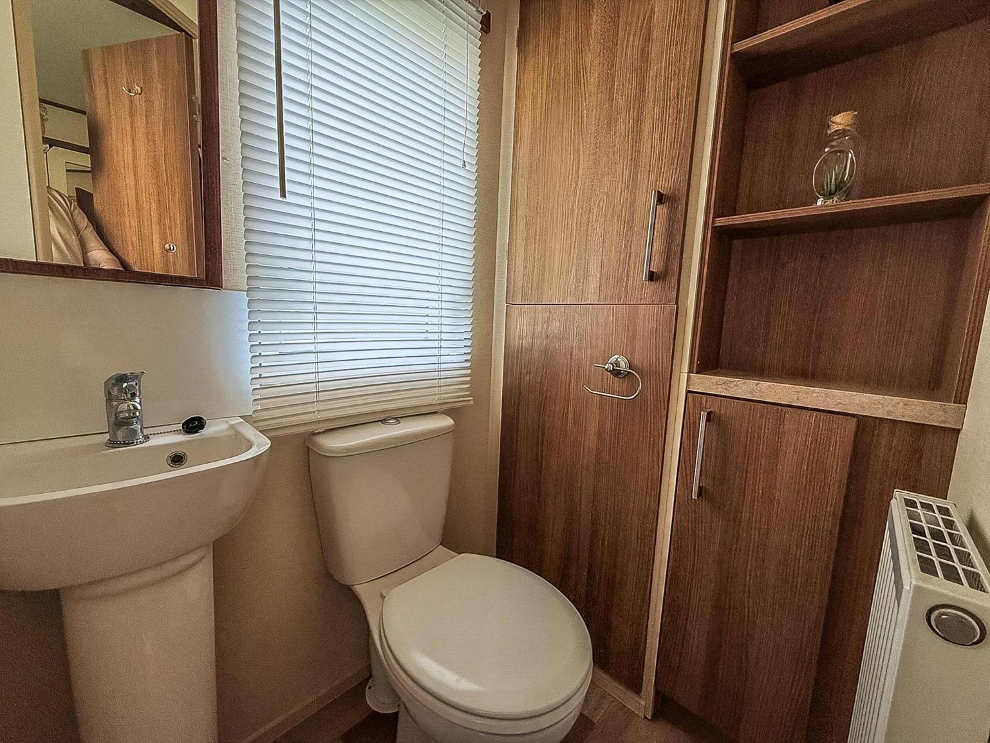 Gorgeous 6 Berth Caravan With Decking And Wi-Fi At Broadland Sands Ref 20377Bs Hopton on Sea Eksteriør billede