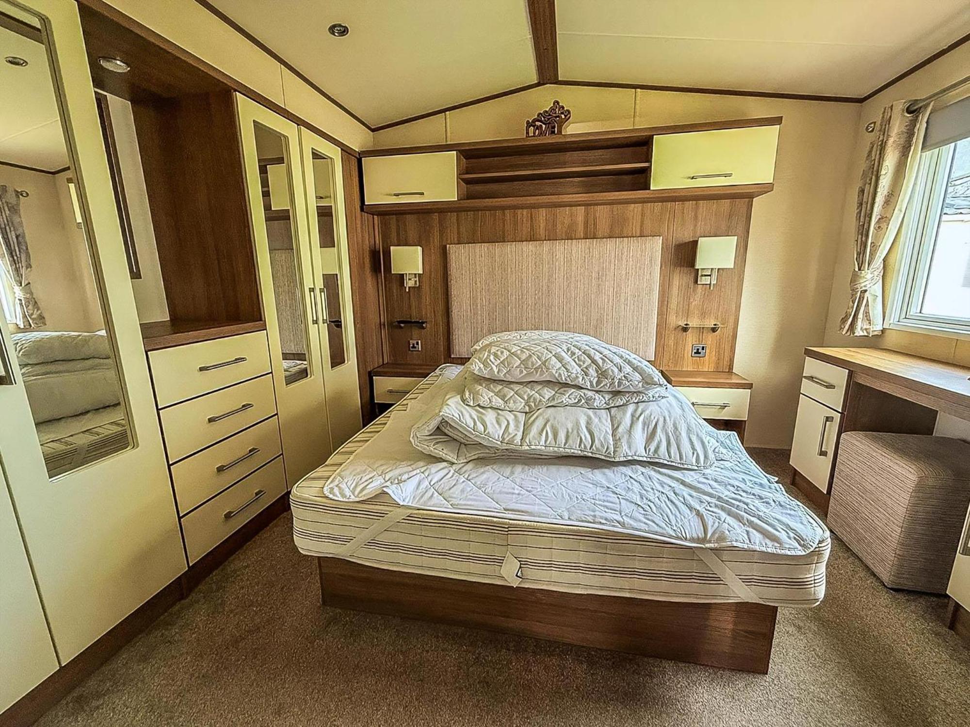 Gorgeous 6 Berth Caravan With Decking And Wi-Fi At Broadland Sands Ref 20377Bs Hopton on Sea Eksteriør billede